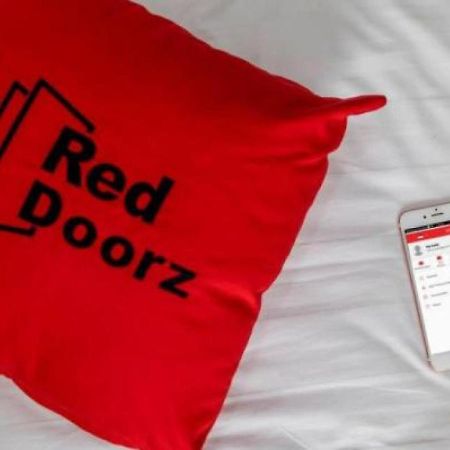 Reddoorz Near Hermes Place Polonia Μεντάν Εξωτερικό φωτογραφία