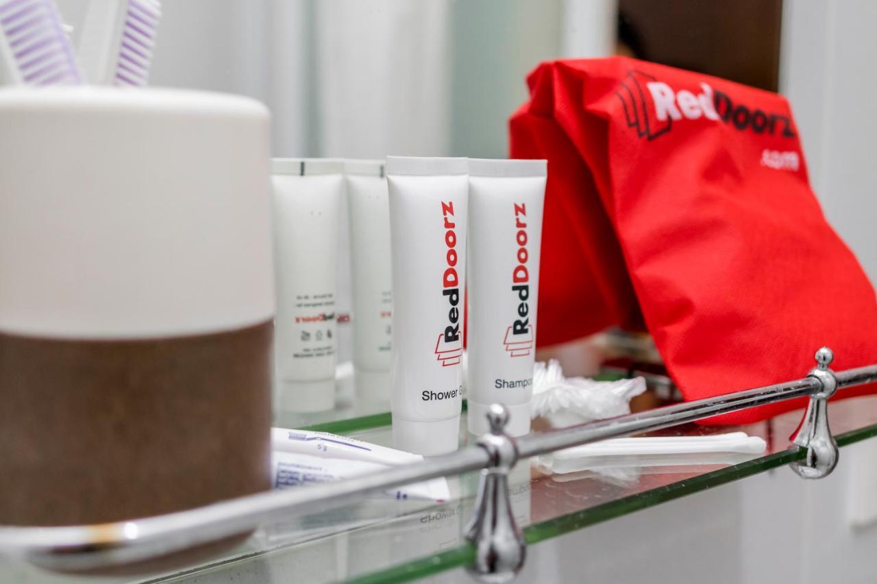 Reddoorz Near Hermes Place Polonia Μεντάν Εξωτερικό φωτογραφία